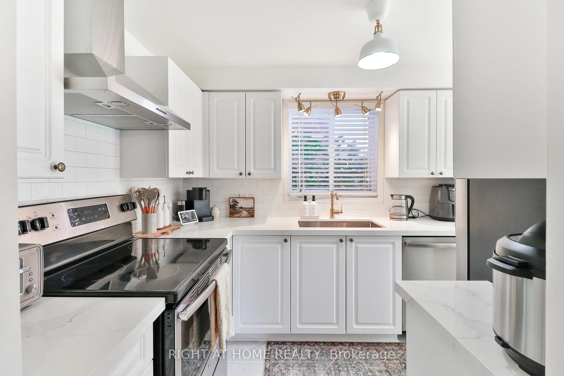 Photo 17 of 45 Ginger Drive, Barrie, Holly — HOMEH