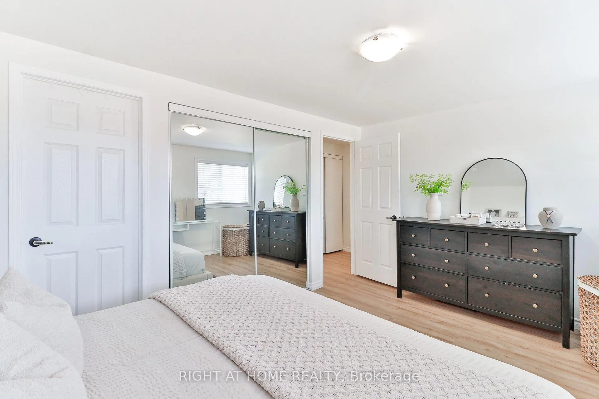 Photo 21 of 45 Ginger Drive, Barrie, Holly — HOMEH