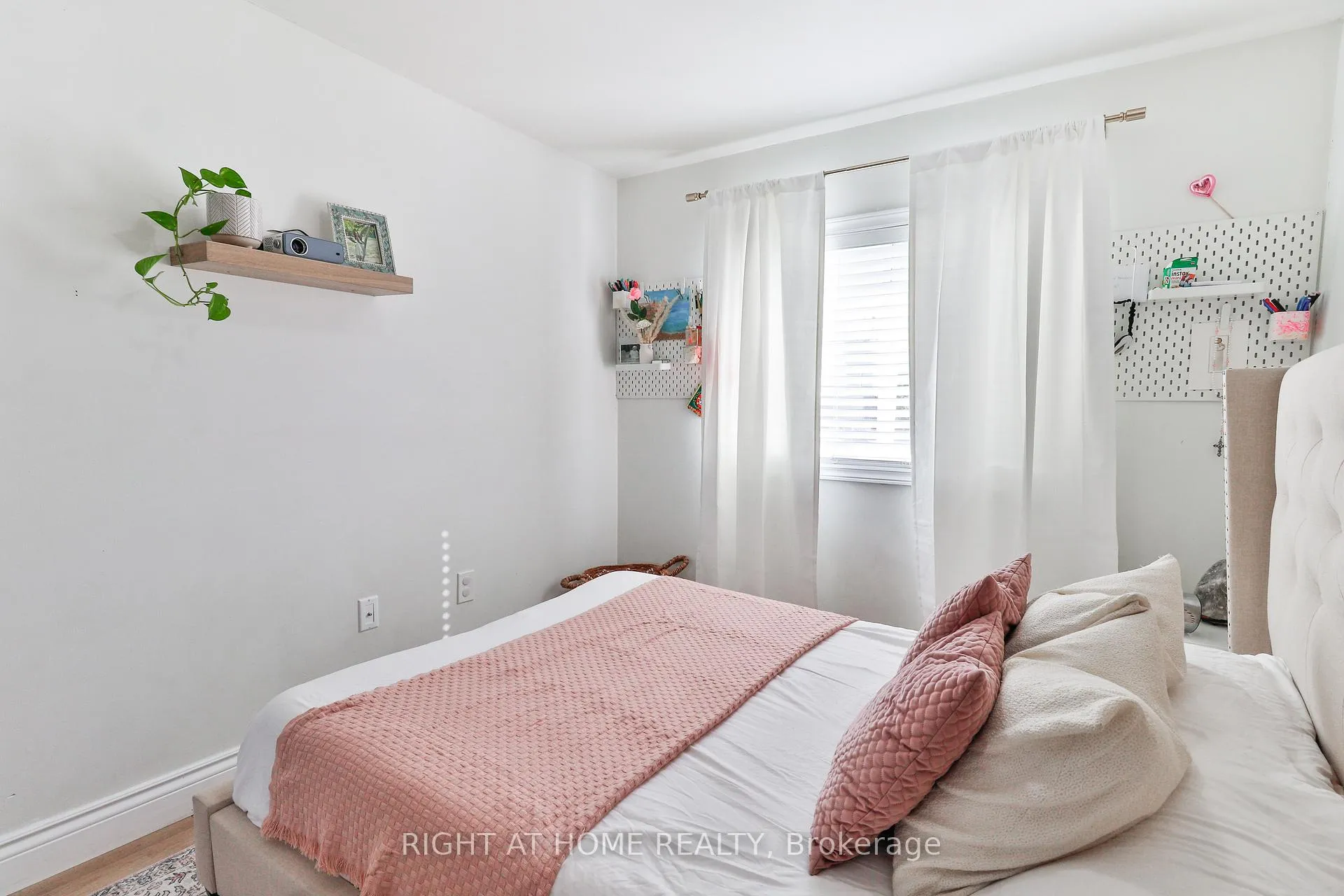 Photo 23 of 45 Ginger Drive, Barrie, Holly — HOMEH