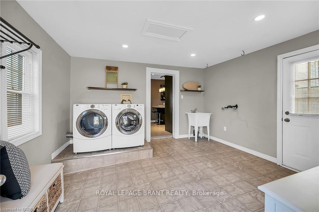 Photo 18 of 6 Charlotte Street, Brant, Paris — HOMEH