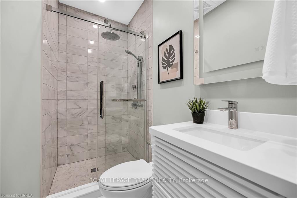 Photo 23 of 6 Charlotte Street, Brant, Paris — HOMEH