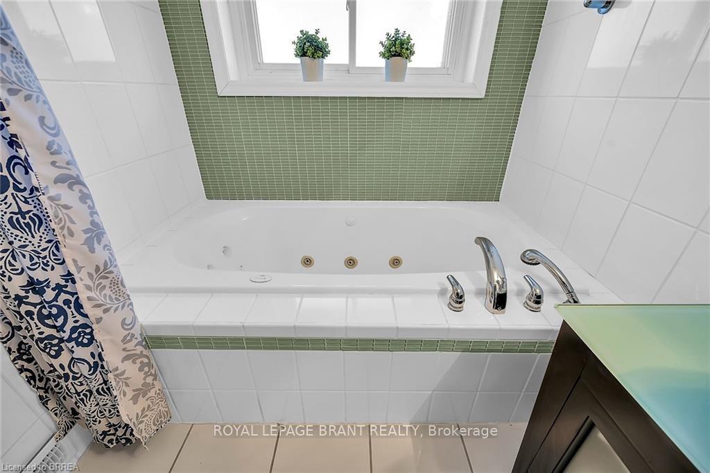 Photo 34 of 6 Charlotte Street, Brant, Paris — HOMEH