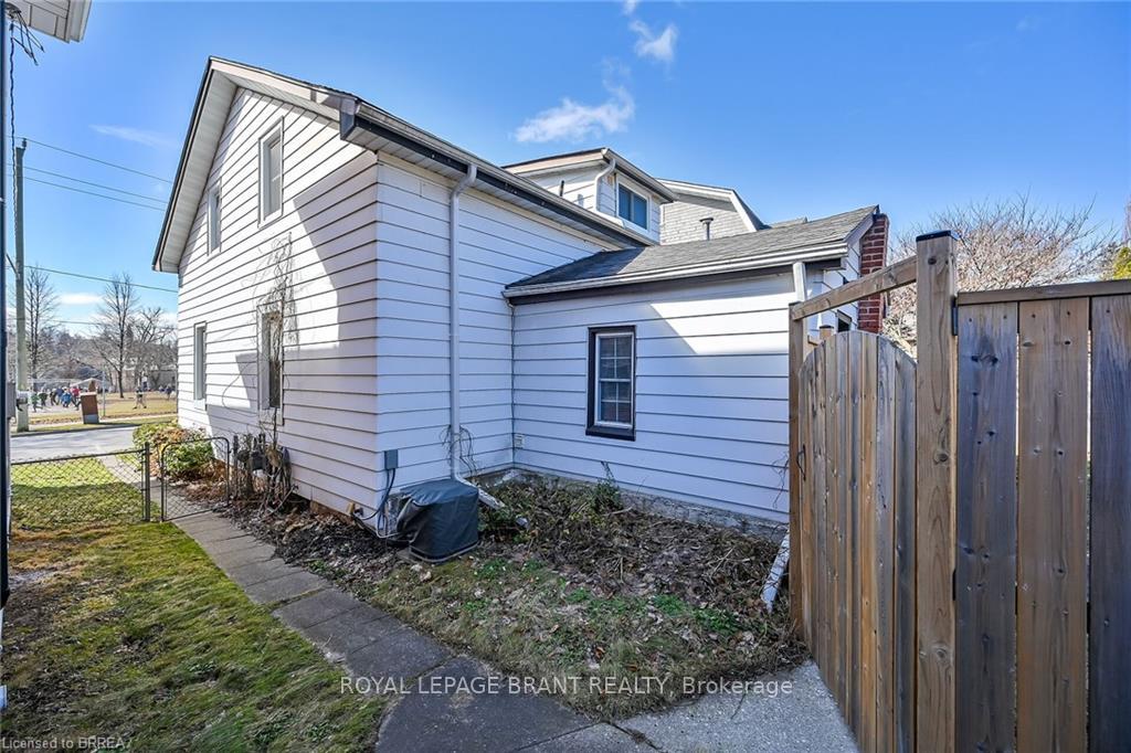 Photo 36 of 6 Charlotte Street, Brant, Paris — HOMEH