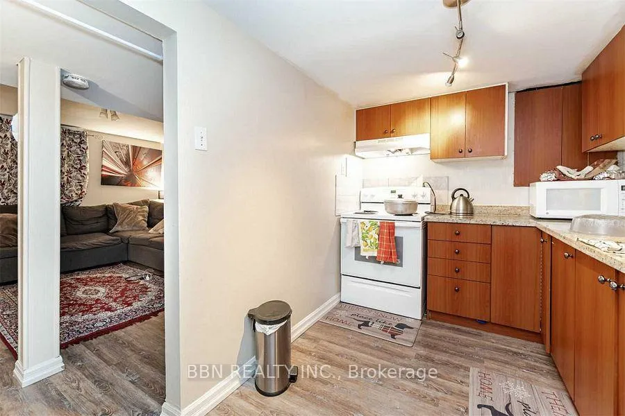 Photo 4 of Unit bsmt, 14 Faversham Court, Brampton, Southgate — HOMEH