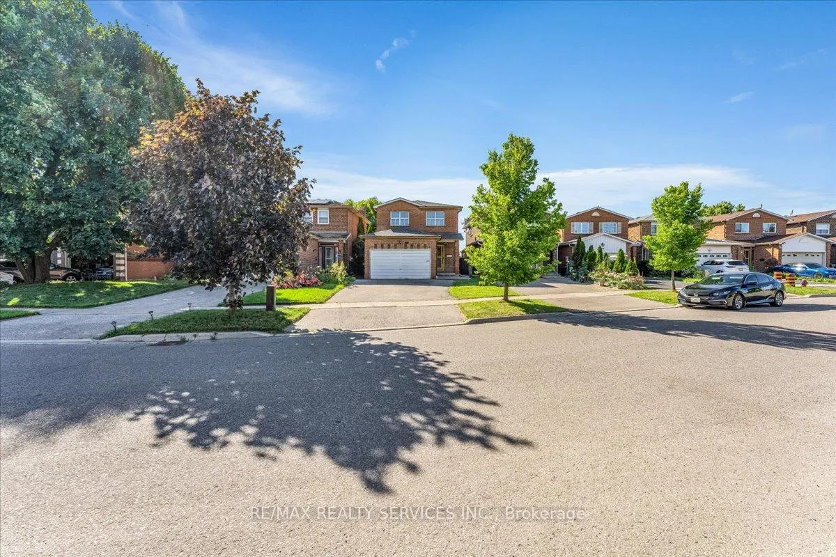 Photo 3 of 188 Simmons Boulevard, Brampton, Madoc — HOMEH