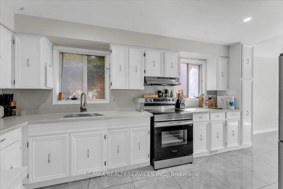 Photo 7 of 188 Simmons Boulevard, Brampton, Madoc — HOMEH