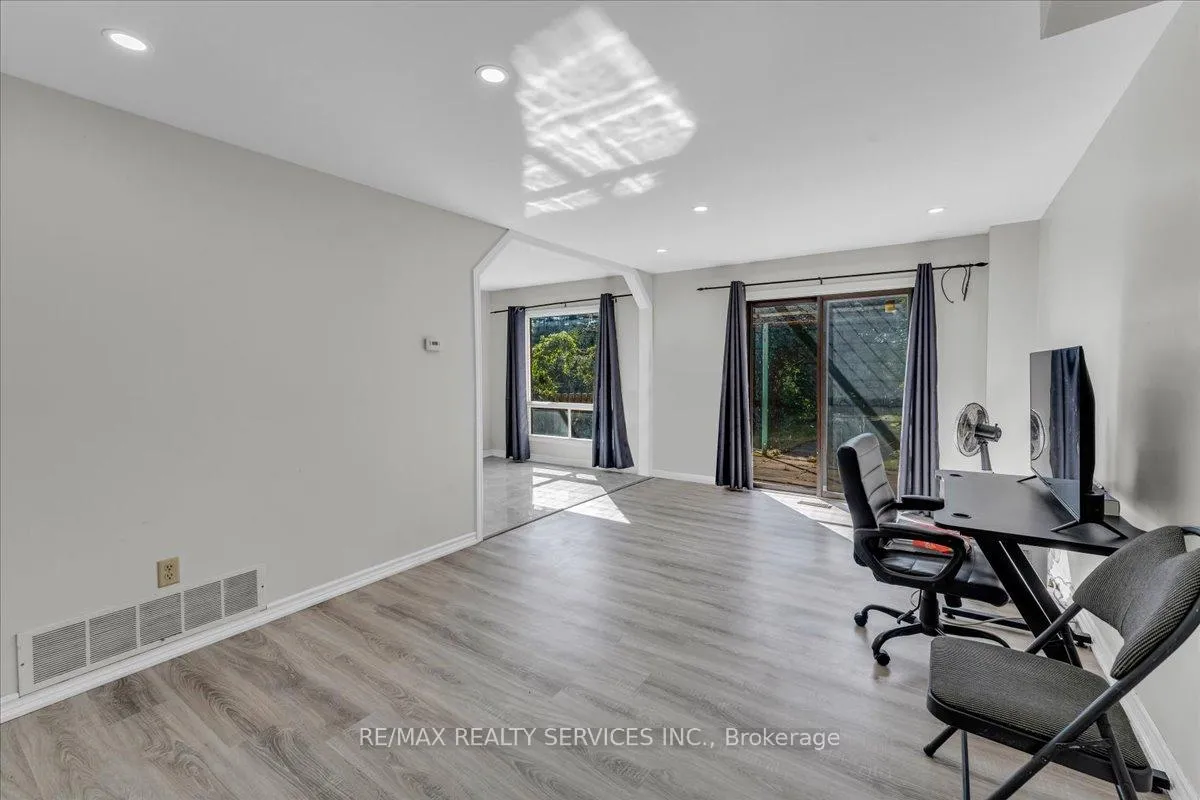 Photo 12 of 188 Simmons Boulevard, Brampton, Madoc — HOMEH