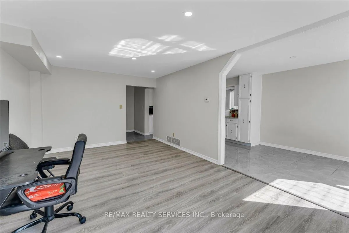 Photo 13 of 188 Simmons Boulevard, Brampton, Madoc — HOMEH