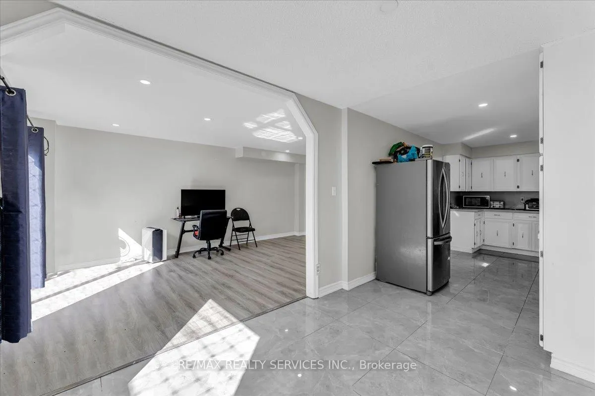 Photo 14 of 188 Simmons Boulevard, Brampton, Madoc — HOMEH