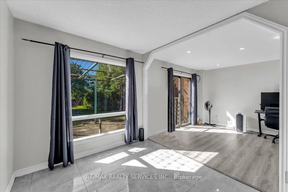Photo 15 of 188 Simmons Boulevard, Brampton, Madoc — HOMEH