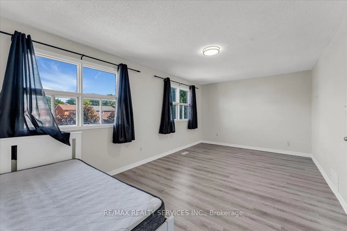 Photo 17 of 188 Simmons Boulevard, Brampton, Madoc — HOMEH