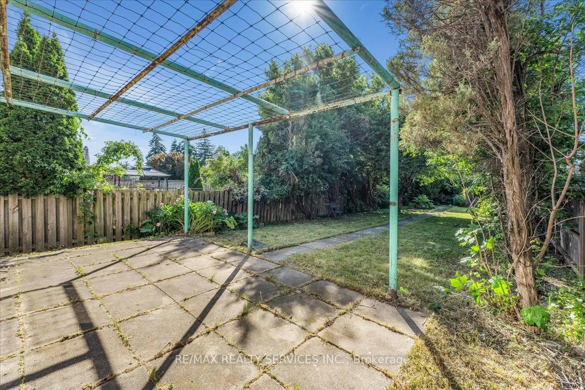 Photo 28 of 188 Simmons Boulevard, Brampton, Madoc — HOMEH