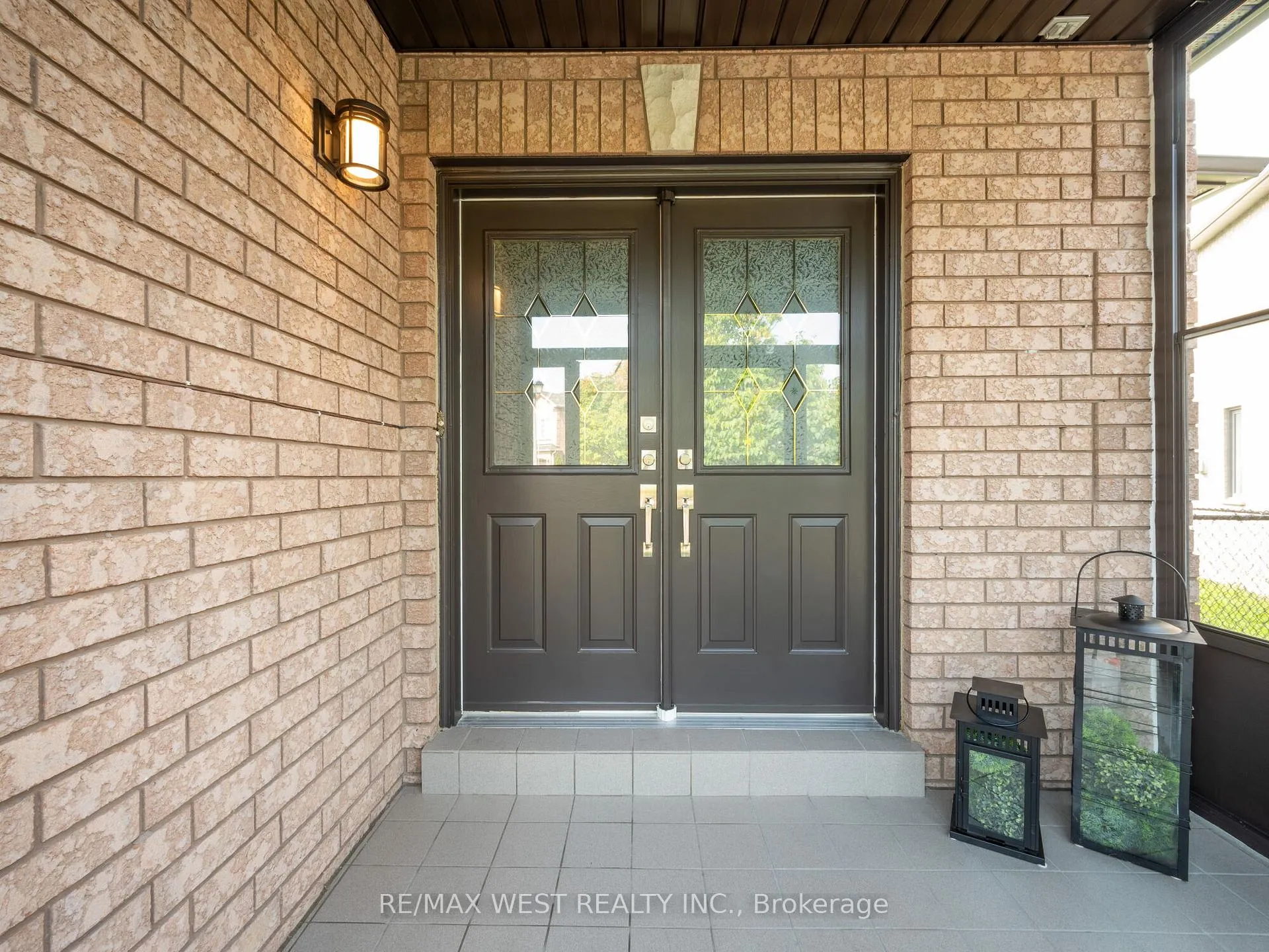 Photo 8 of 90 Archbury Circle, Caledon, Bolton East — HOMEH