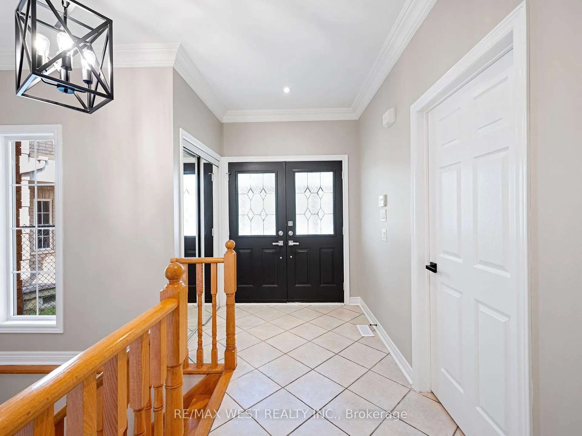 Photo 9 of 90 Archbury Circle, Caledon, Bolton East — HOMEH