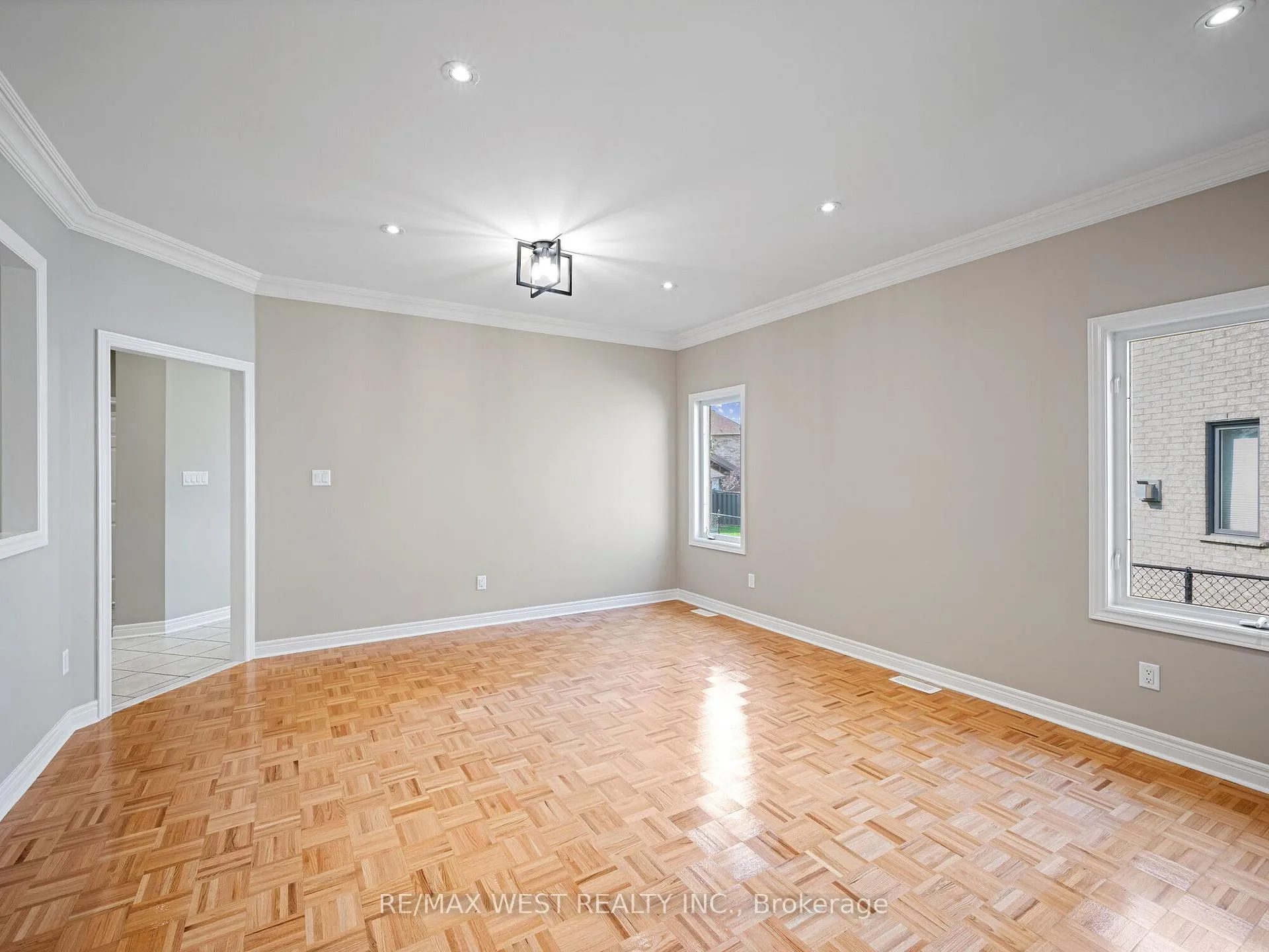 Photo 10 of 90 Archbury Circle, Caledon, Bolton East — HOMEH