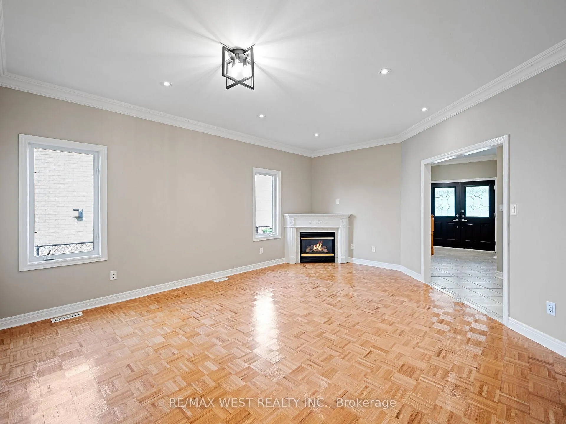 Photo 11 of 90 Archbury Circle, Caledon, Bolton East — HOMEH