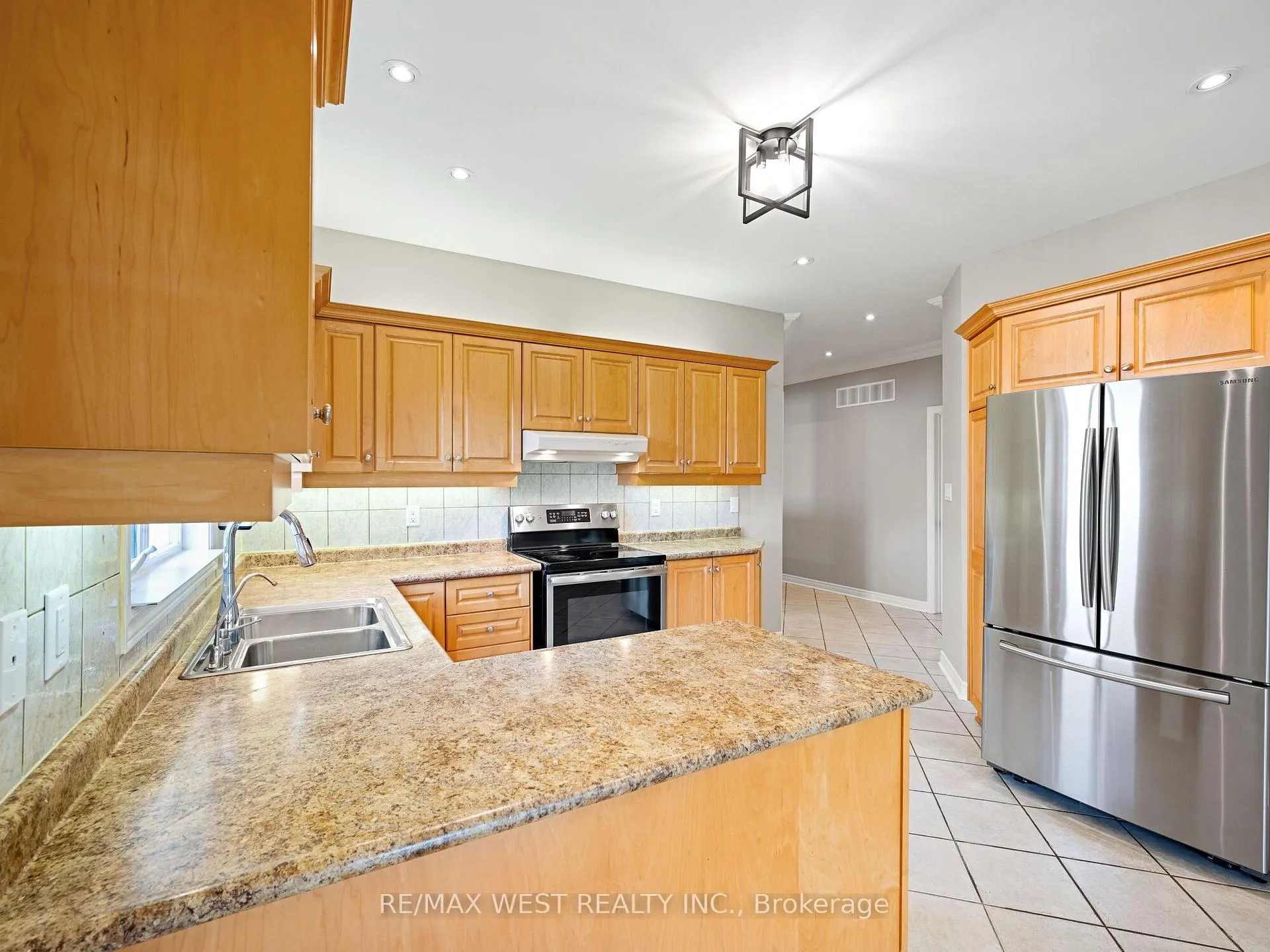 Photo 13 of 90 Archbury Circle, Caledon, Bolton East — HOMEH