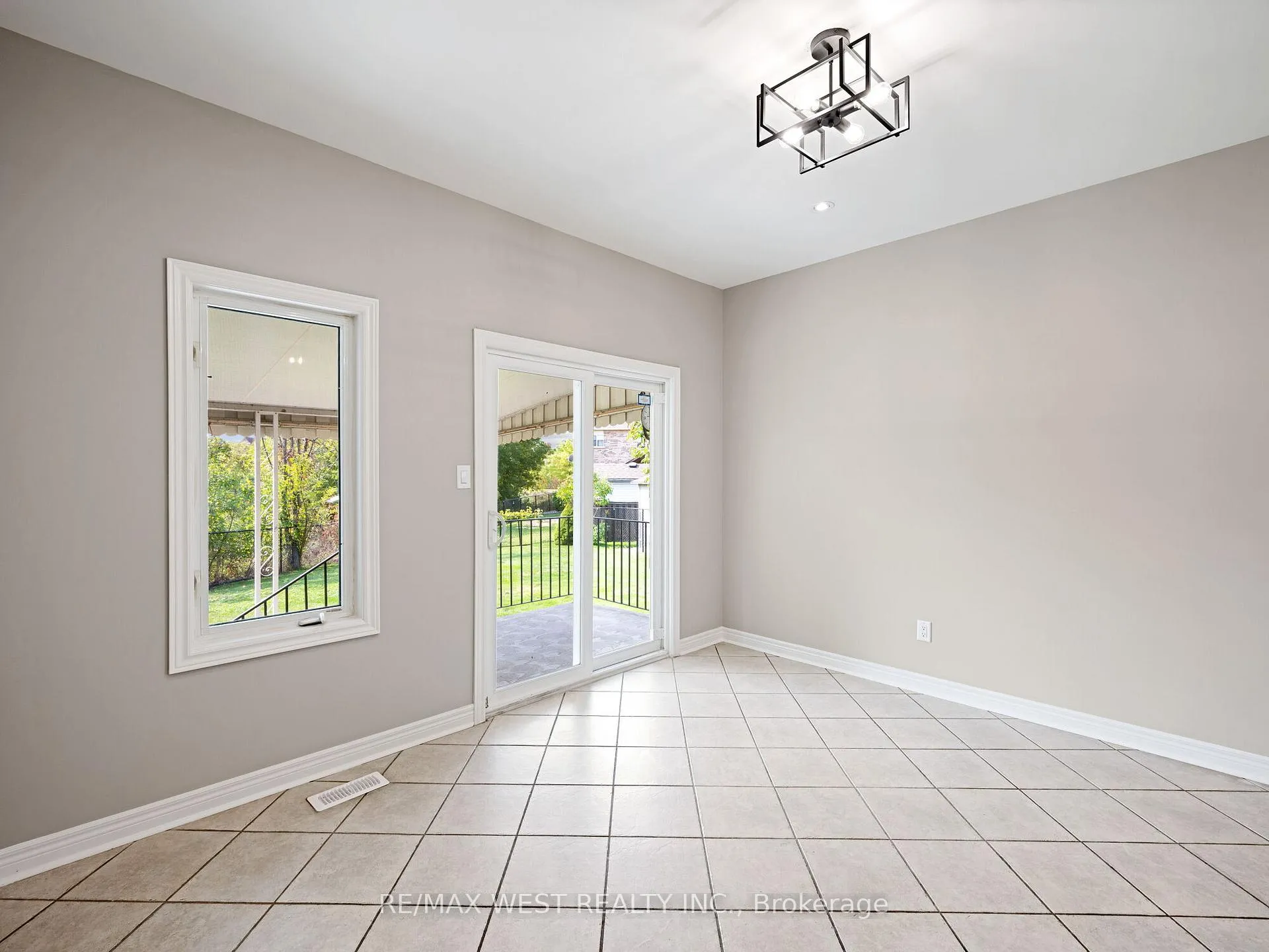 Photo 16 of 90 Archbury Circle, Caledon, Bolton East — HOMEH