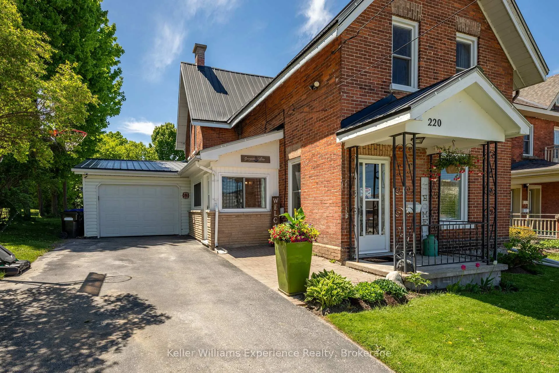 Photo 2 of 220 Third Street, Midland — HOMEH