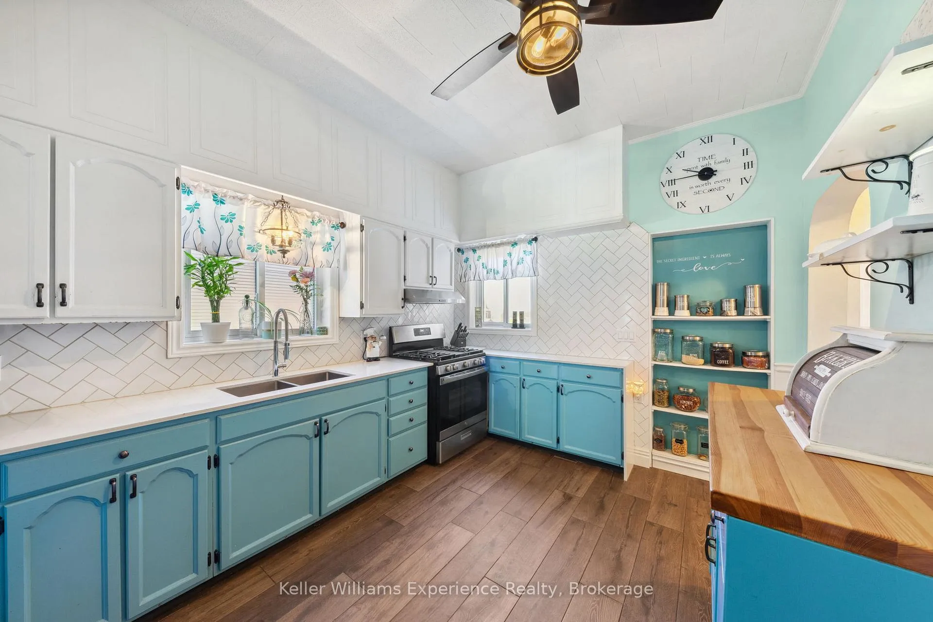 Photo 7 of 220 Third Street, Midland — HOMEH