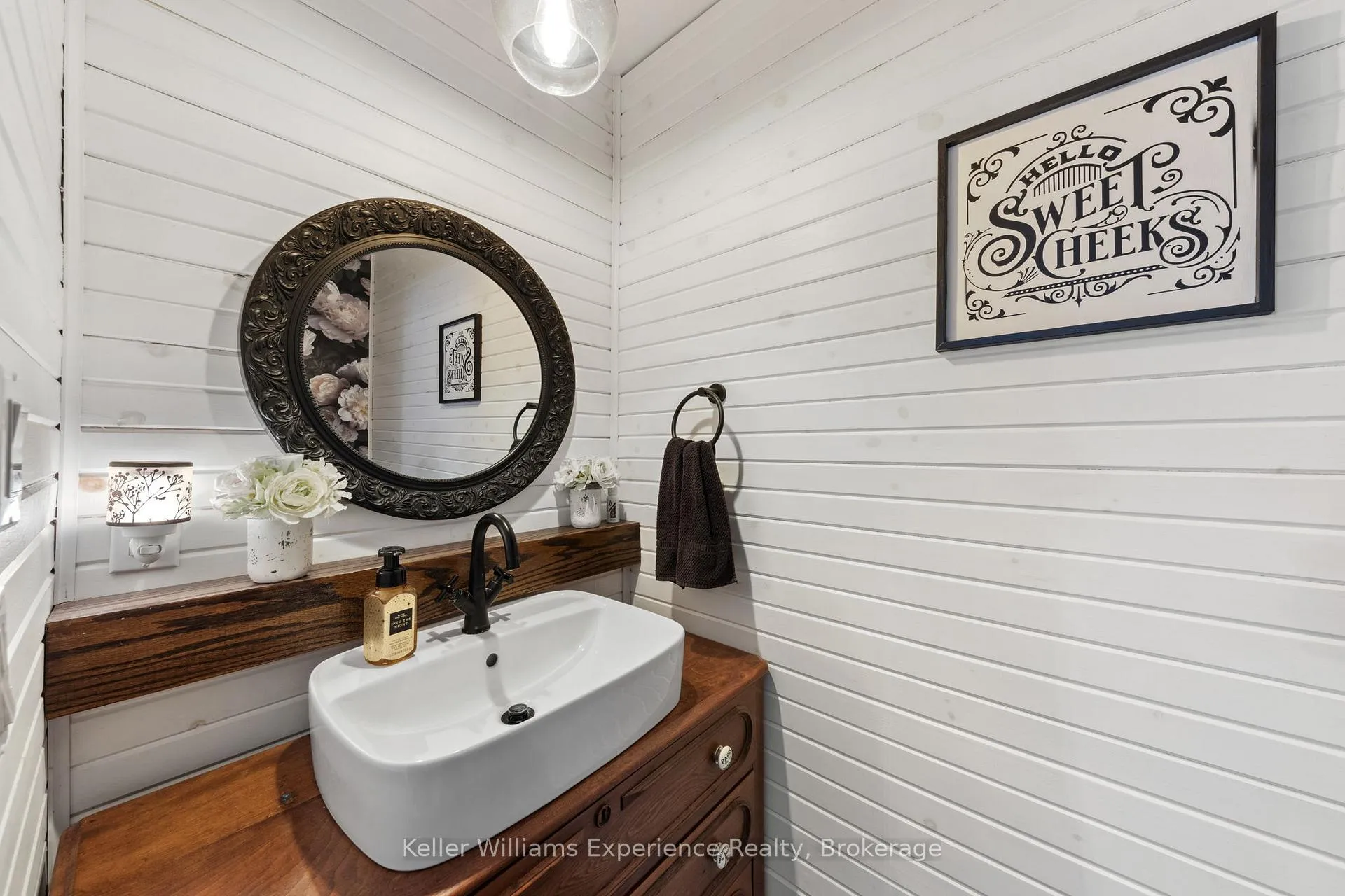Photo 10 of 220 Third Street, Midland — HOMEH