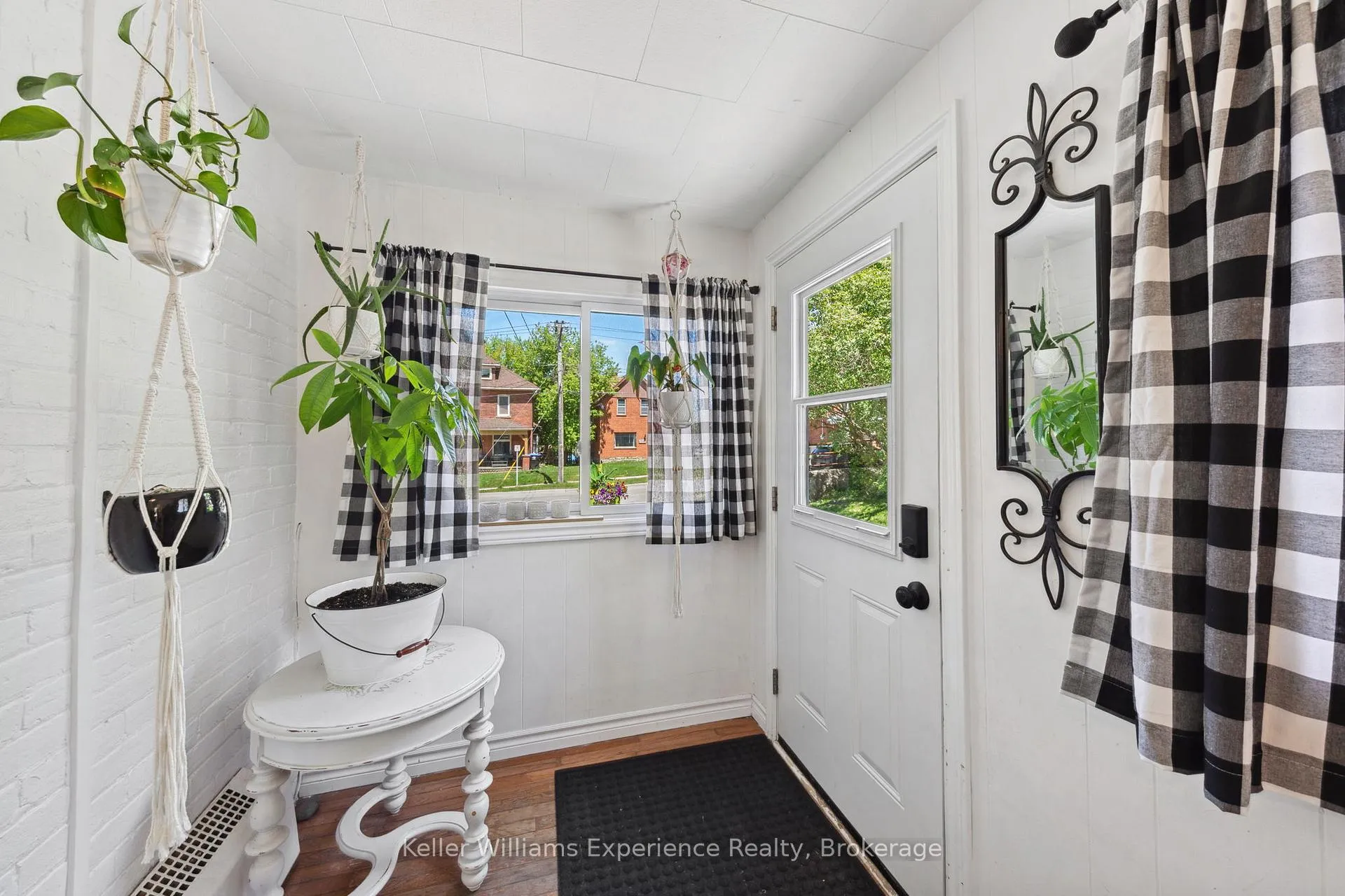 Photo 14 of 220 Third Street, Midland — HOMEH