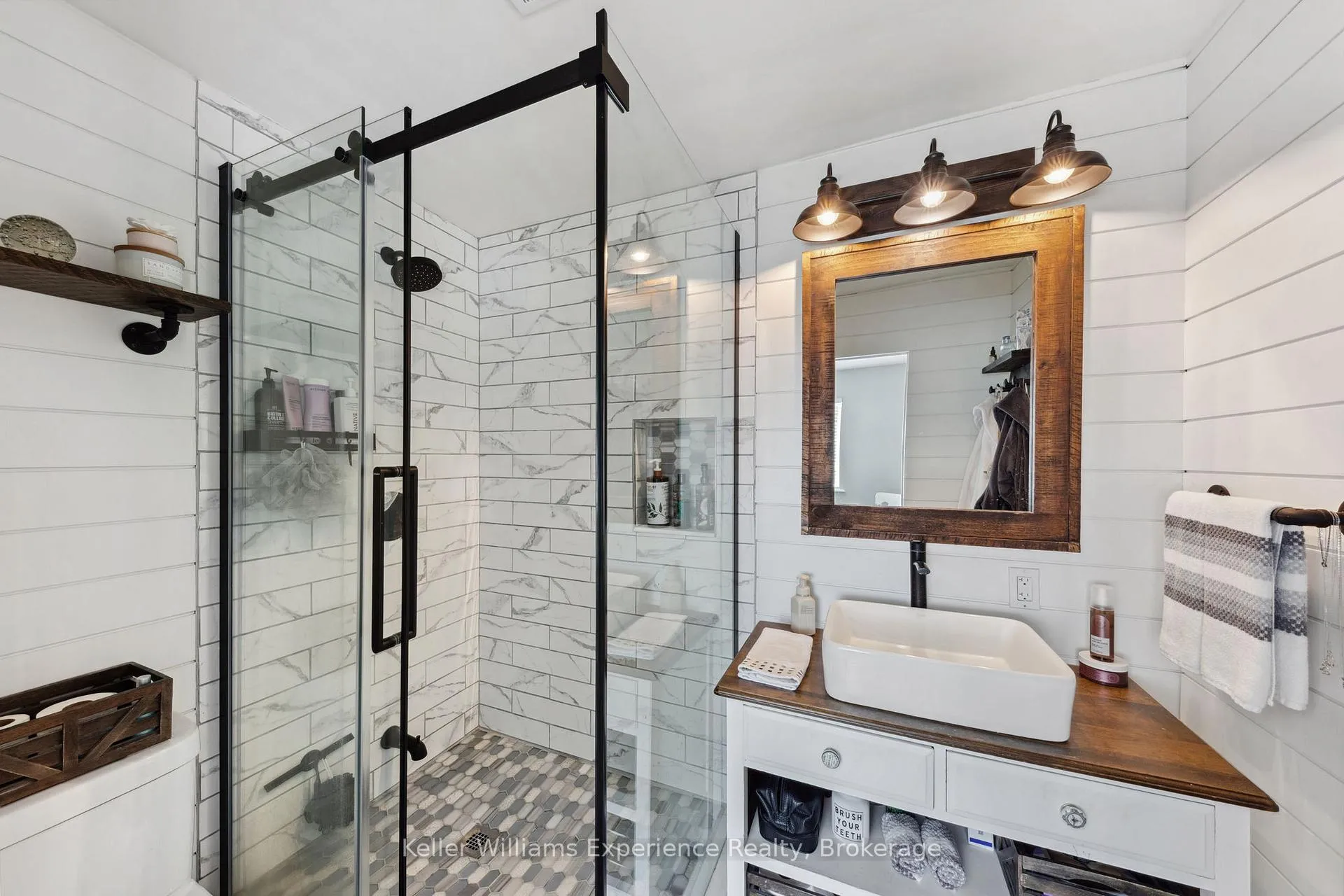 Photo 19 of 220 Third Street, Midland — HOMEH