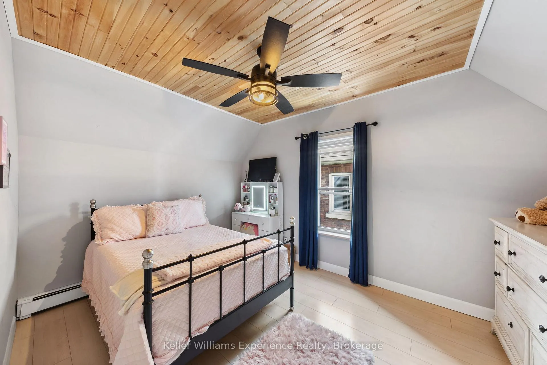 Photo 23 of 220 Third Street, Midland — HOMEH
