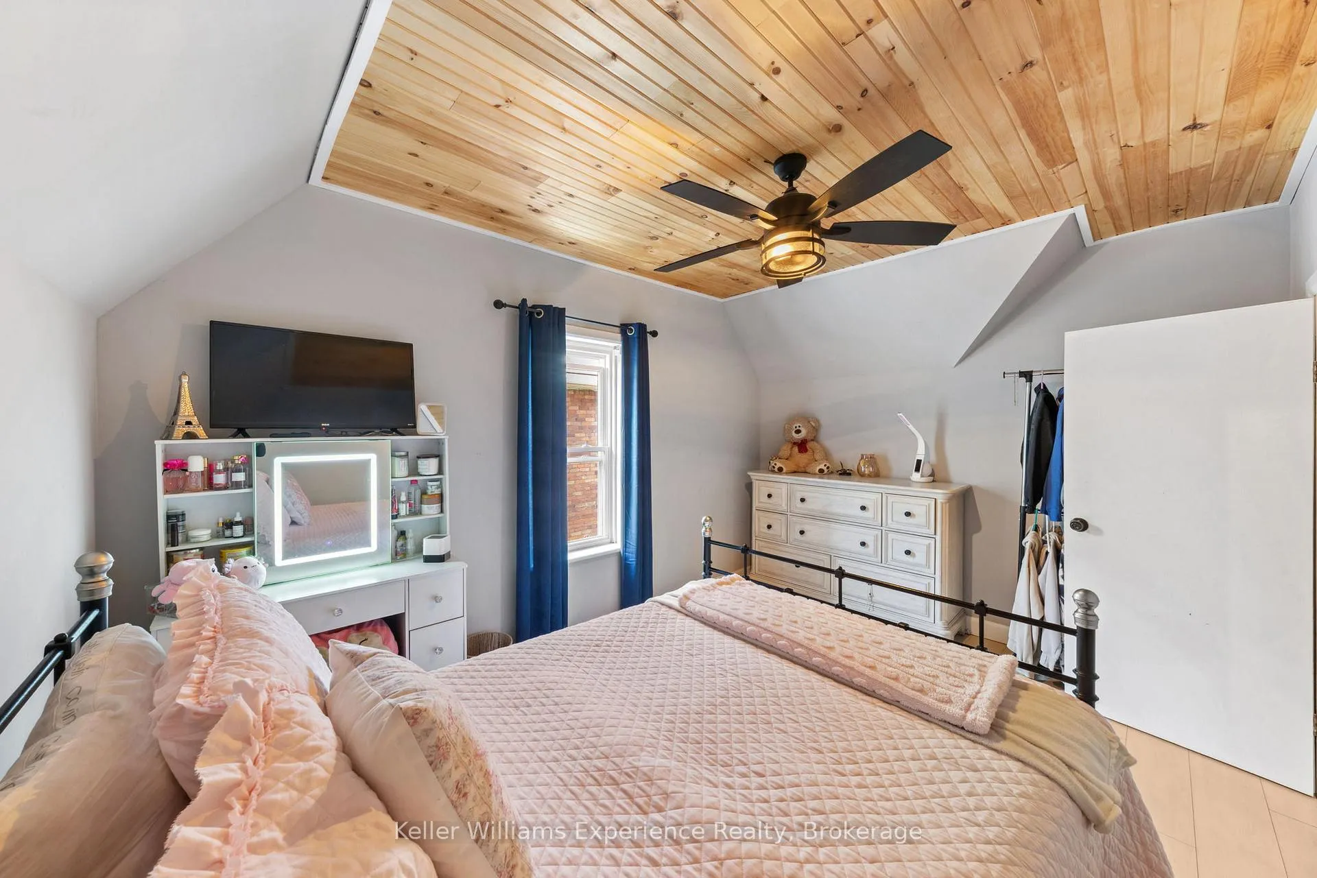 Photo 24 of 220 Third Street, Midland — HOMEH