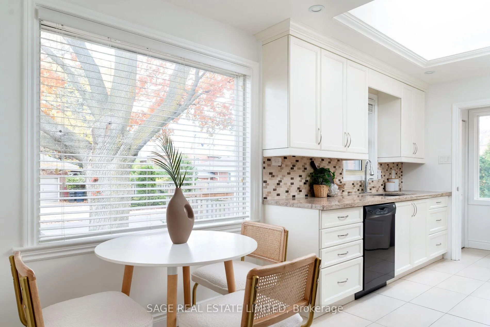 Photo 13 of 149 Glenwood Crescent, Toronto, O'Connor-Parkview — HOMEH