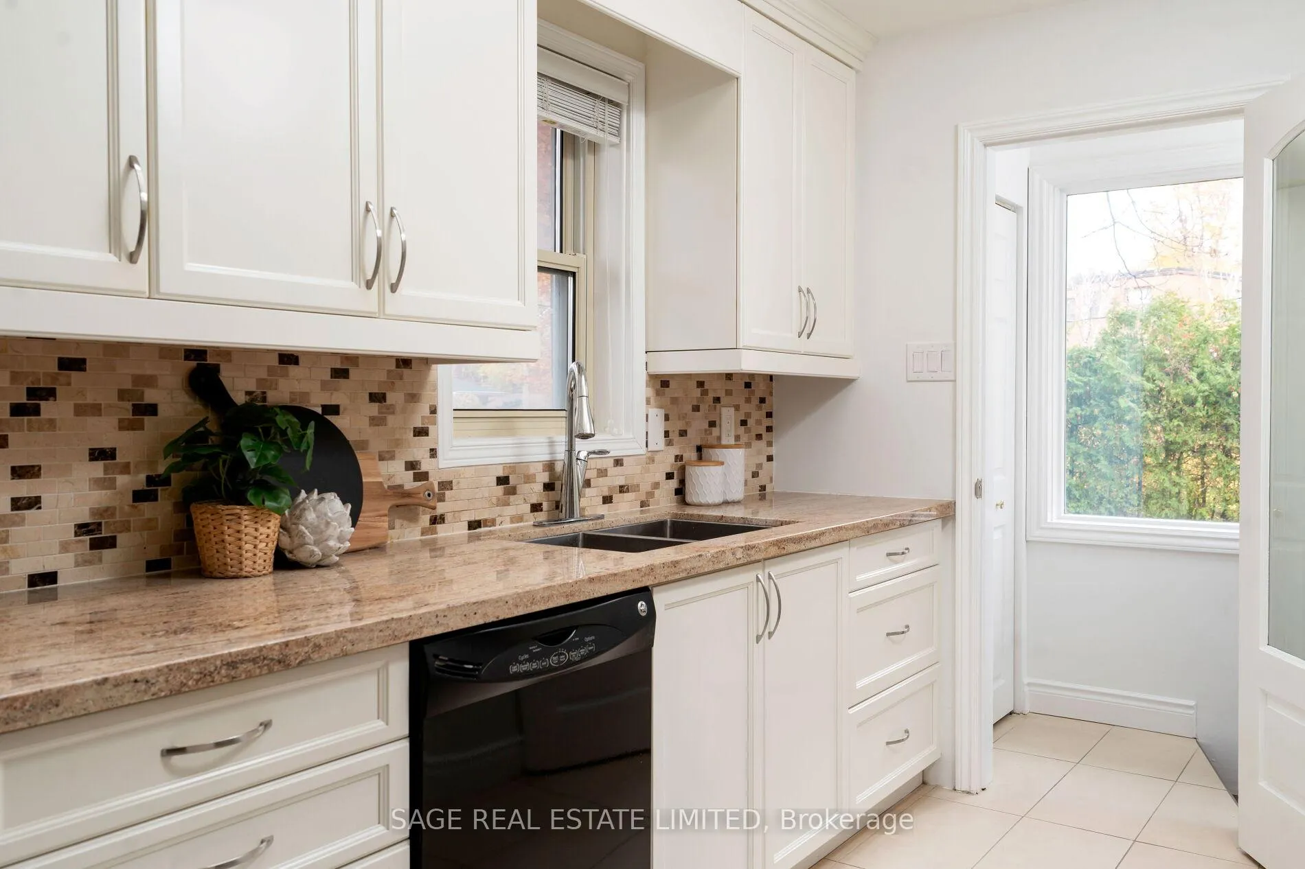 Photo 15 of 149 Glenwood Crescent, Toronto, O'Connor-Parkview — HOMEH