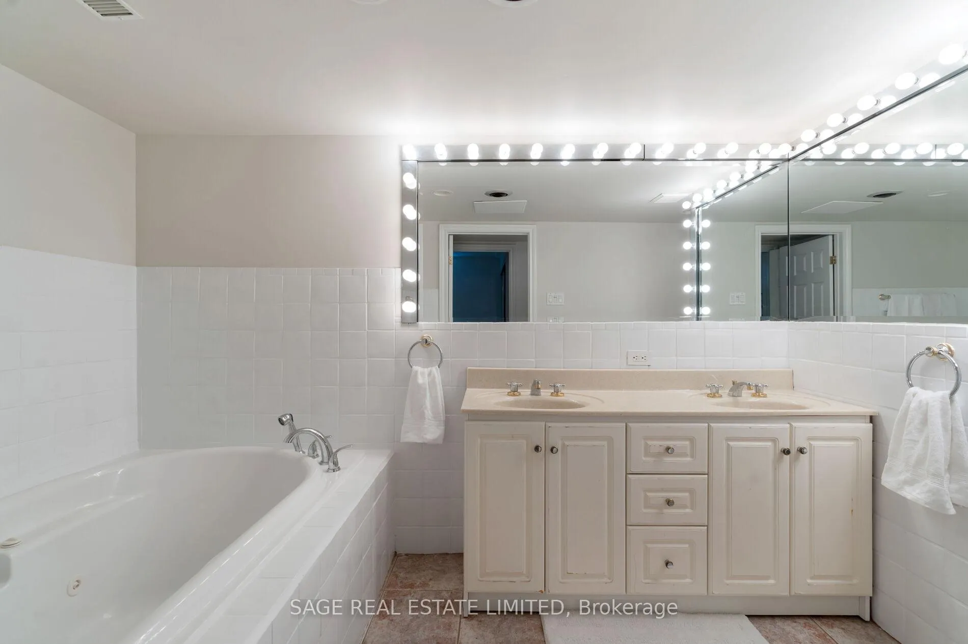 Photo 30 of 149 Glenwood Crescent, Toronto, O'Connor-Parkview — HOMEH