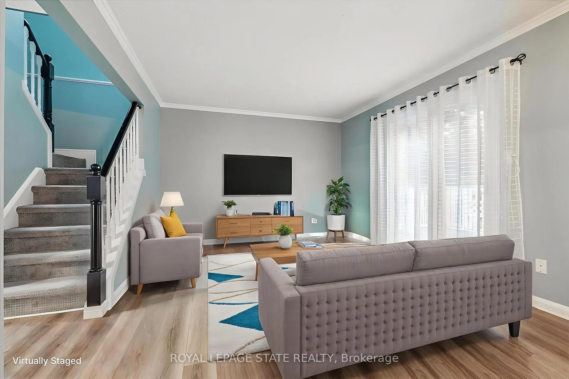 Photo 2 of 22 Merritt Crescent, Grimsby, Grimsby West — HOMEH