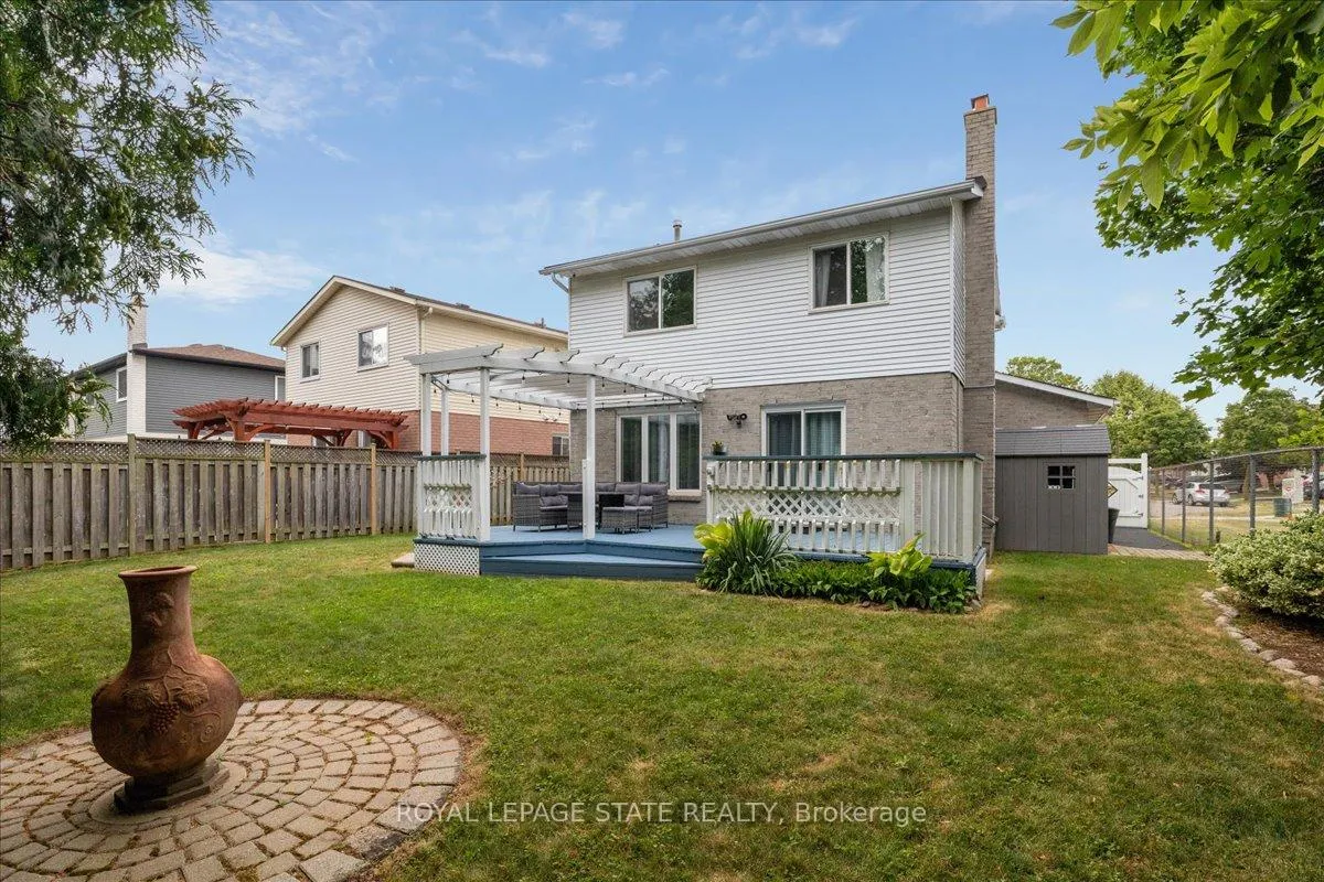 Photo 8 of 22 Merritt Crescent, Grimsby, Grimsby West — HOMEH