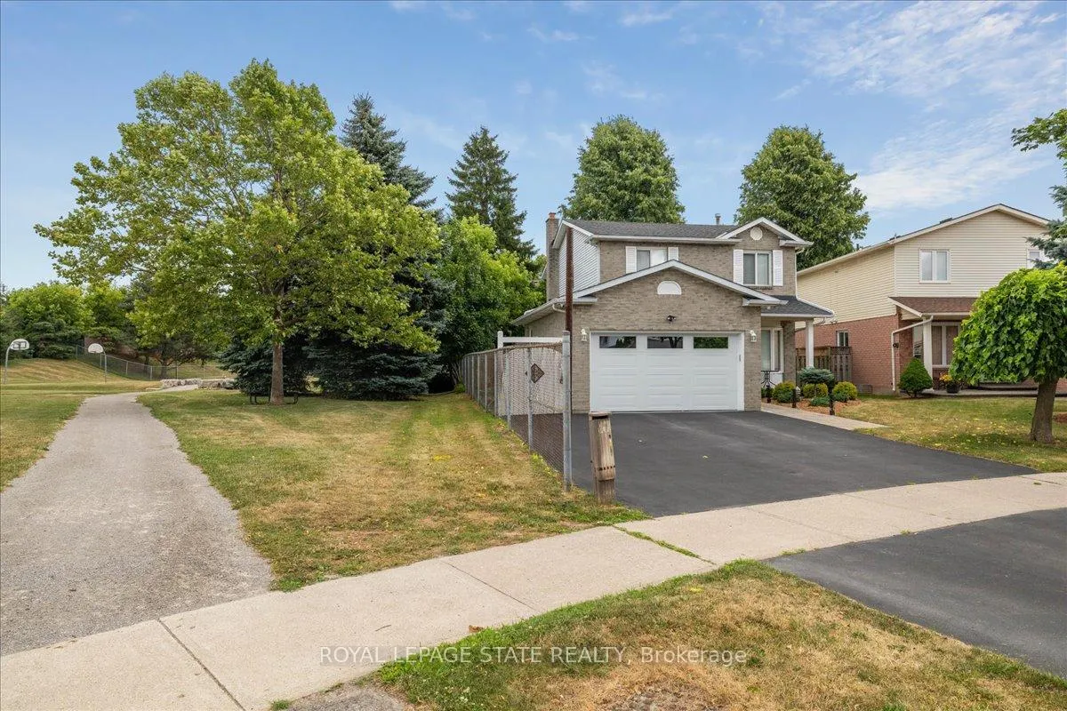 Photo 10 of 22 Merritt Crescent, Grimsby, Grimsby West — HOMEH