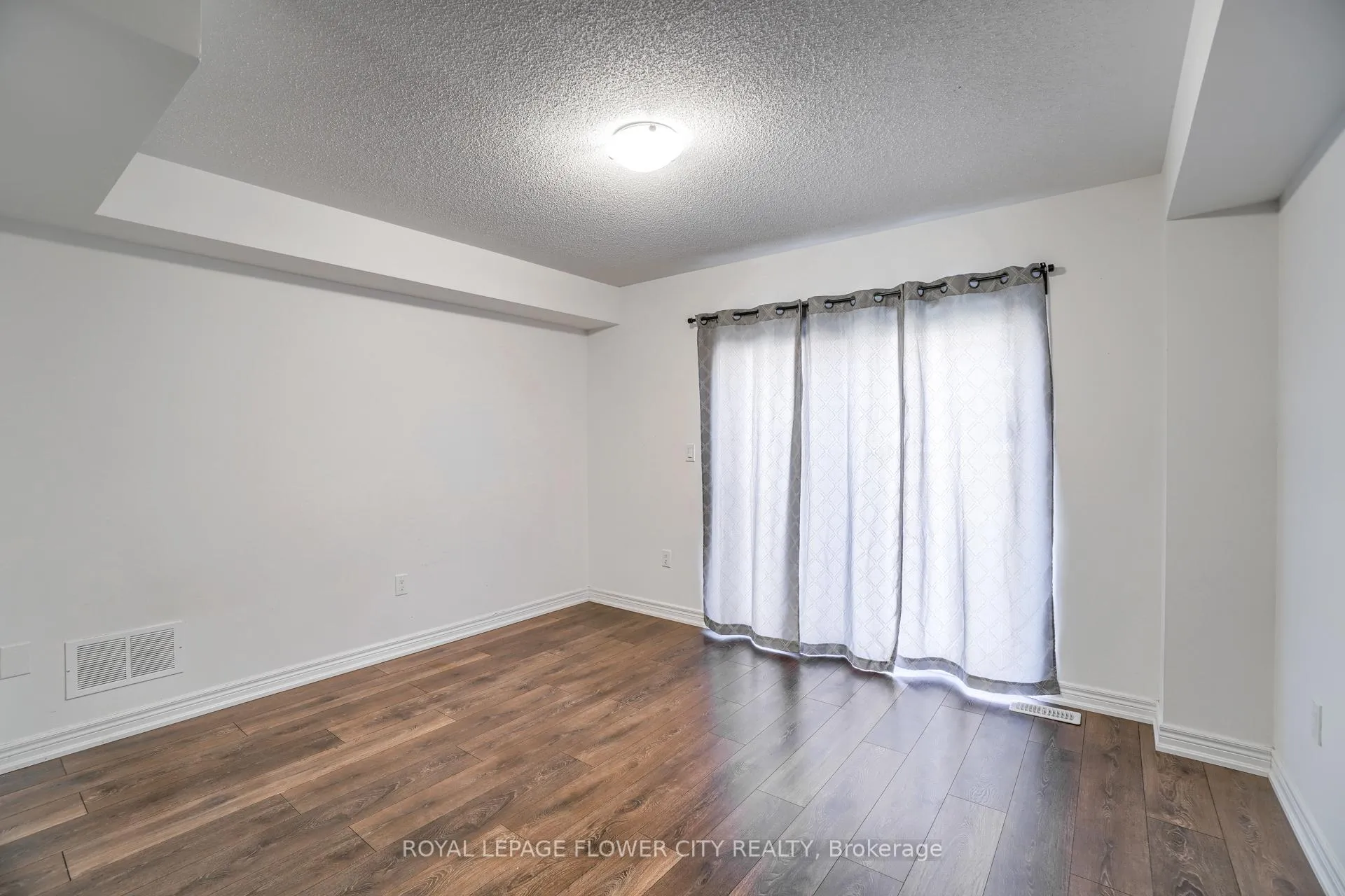 Photo 6 of 10 Faye Street, Brampton, Bram East — HOMEH