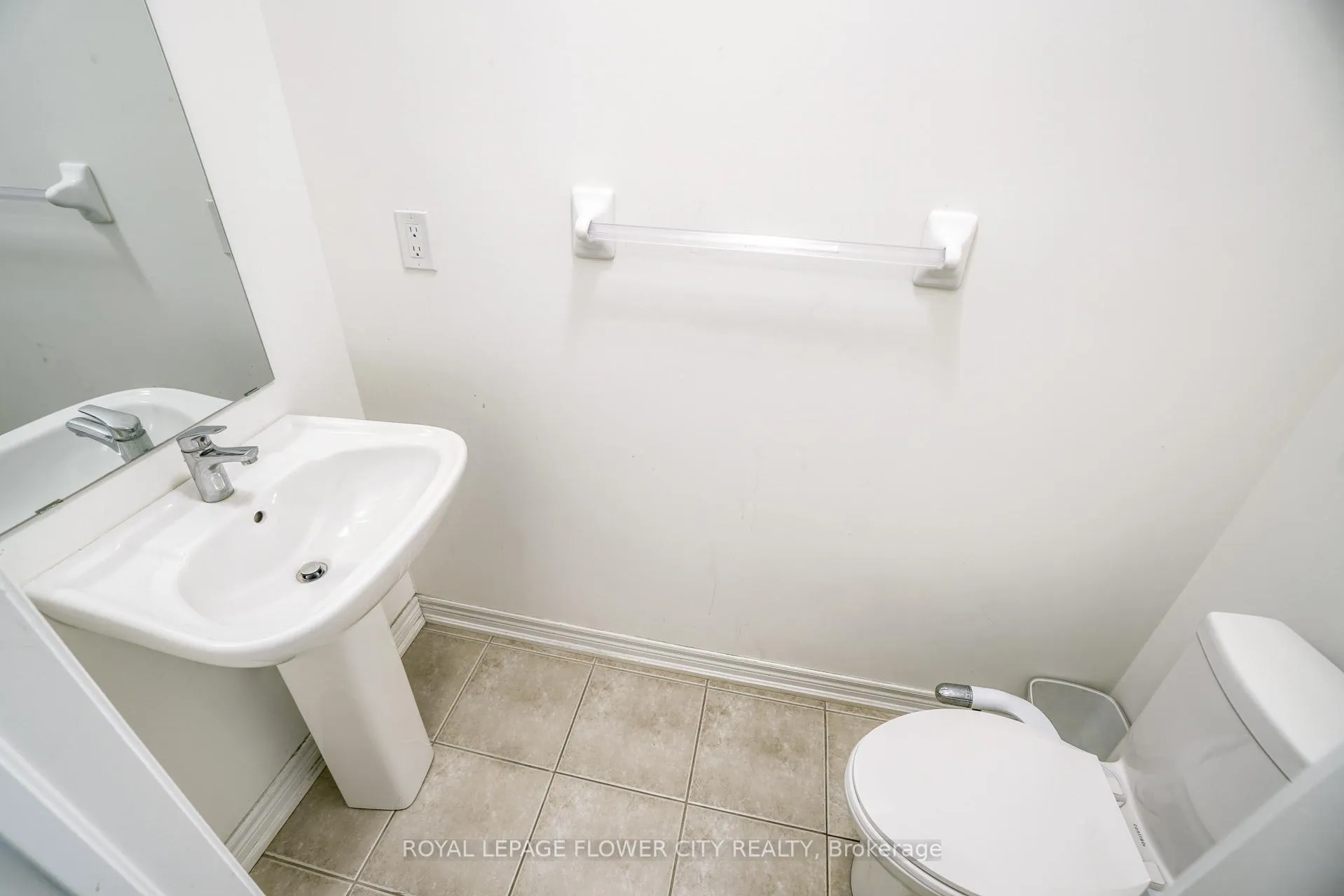 Photo 9 of 10 Faye Street, Brampton, Bram East — HOMEH