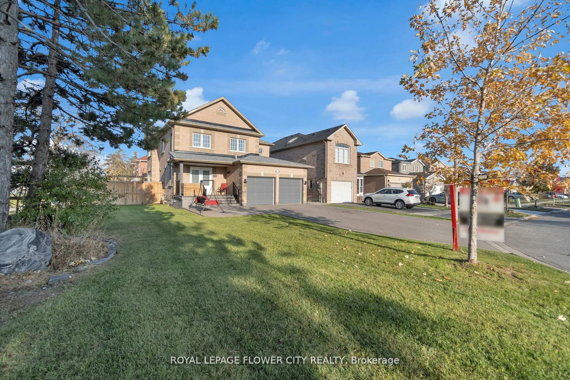 Photo 4 of 113 Sandmere Avenue, Brampton, Heart Lake West — HOMEH