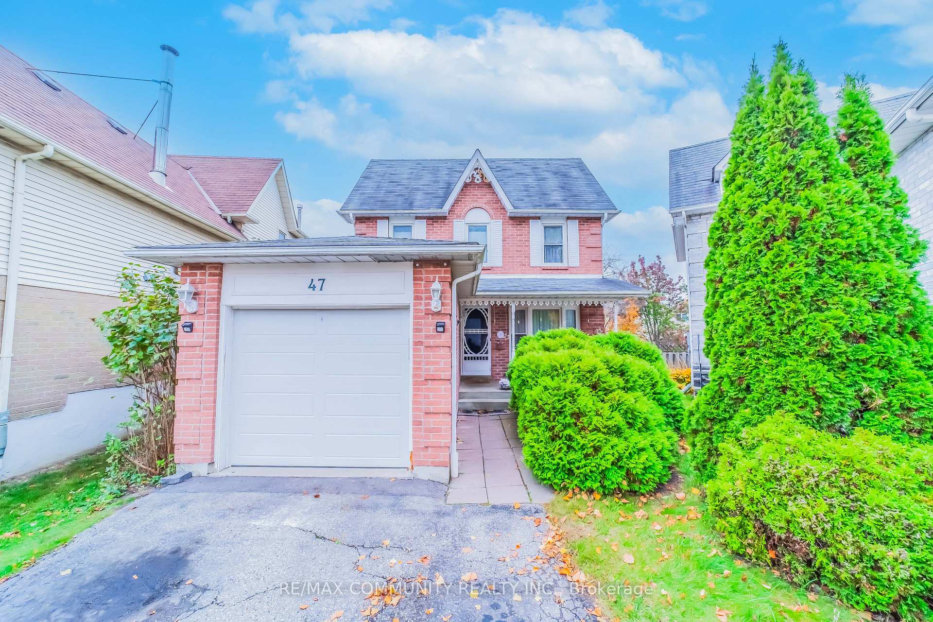 Photo 2 of 47 Cornwall Drive, Ajax, Central — HOMEH