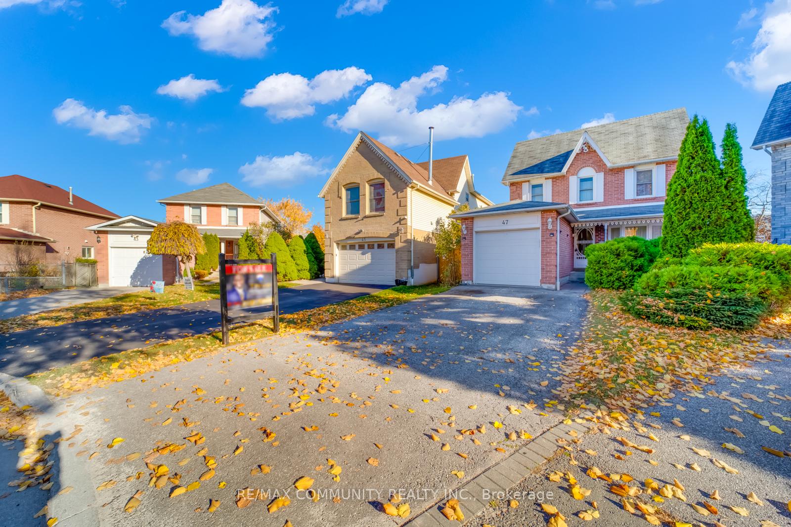 Photo 3 of 47 Cornwall Drive, Ajax, Central — HOMEH