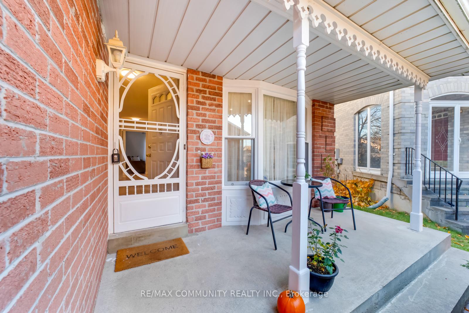Photo 4 of 47 Cornwall Drive, Ajax, Central — HOMEH