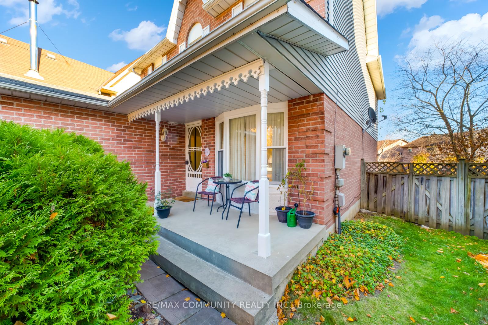 Photo 5 of 47 Cornwall Drive, Ajax, Central — HOMEH