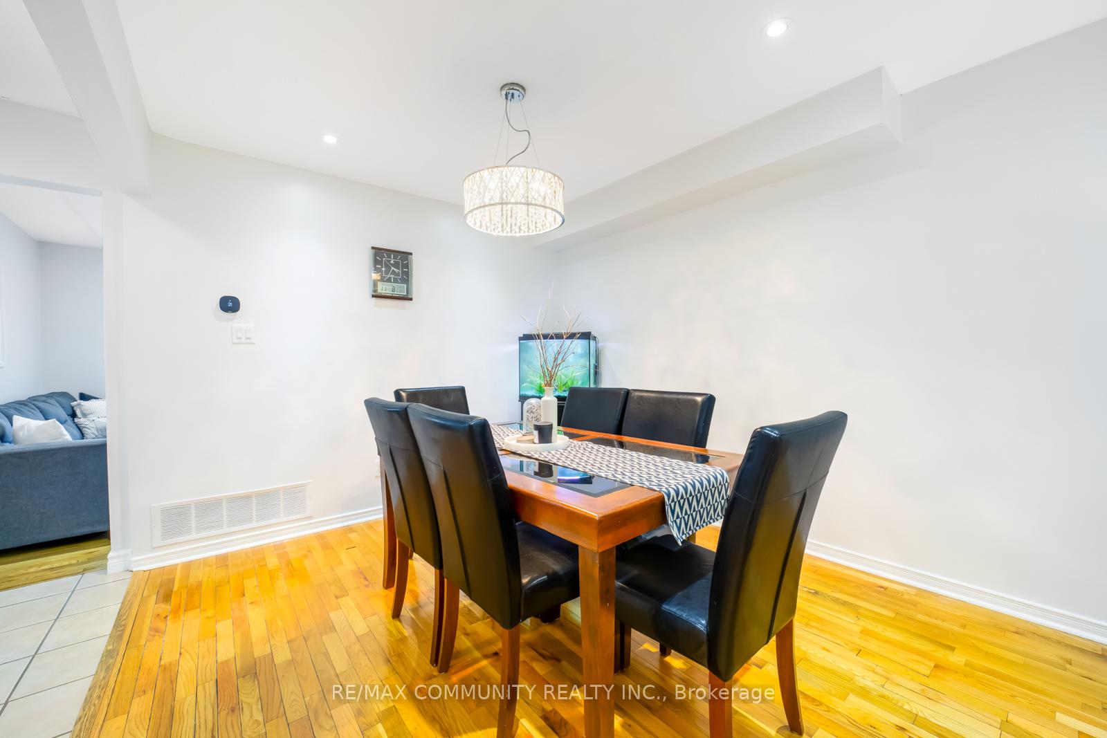 Photo 11 of 47 Cornwall Drive, Ajax, Central — HOMEH
