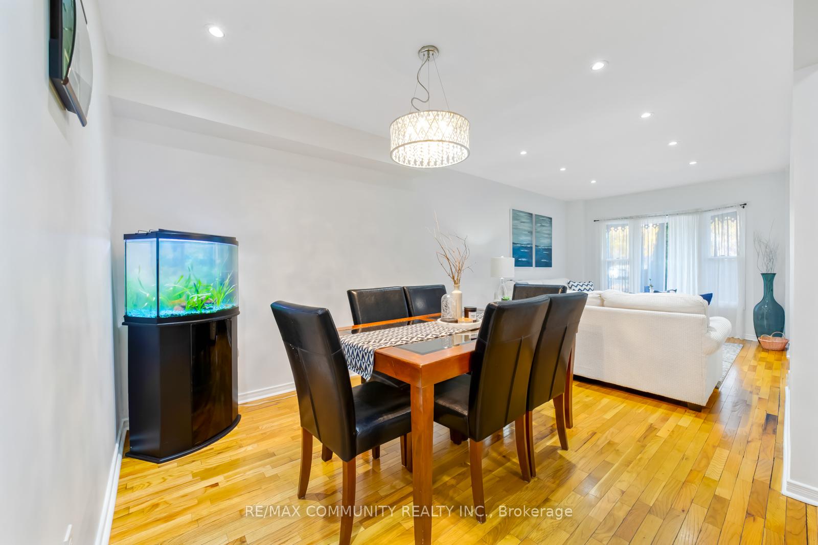 Photo 12 of 47 Cornwall Drive, Ajax, Central — HOMEH