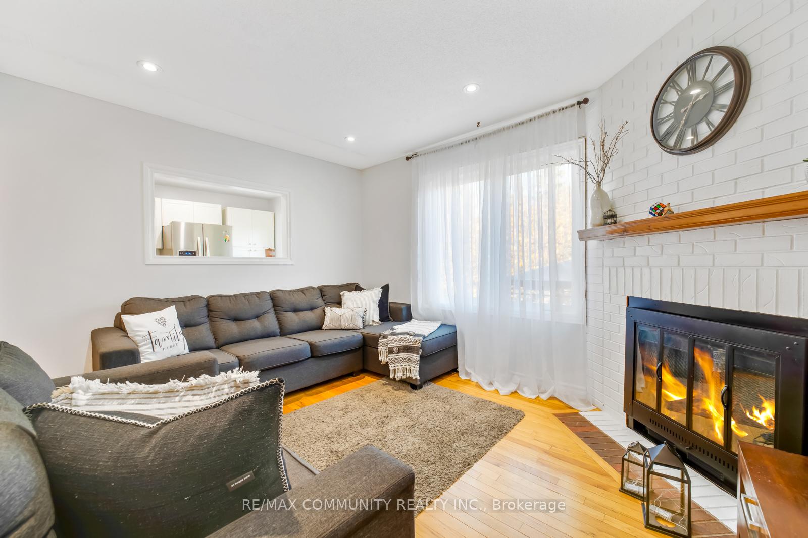 Photo 14 of 47 Cornwall Drive, Ajax, Central — HOMEH