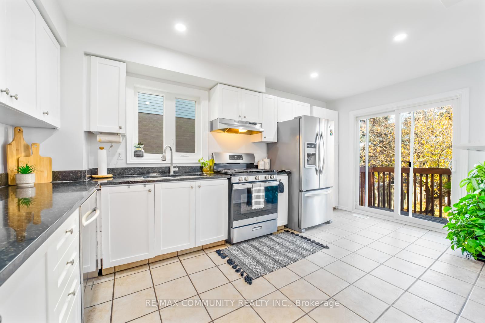 Photo 15 of 47 Cornwall Drive, Ajax, Central — HOMEH