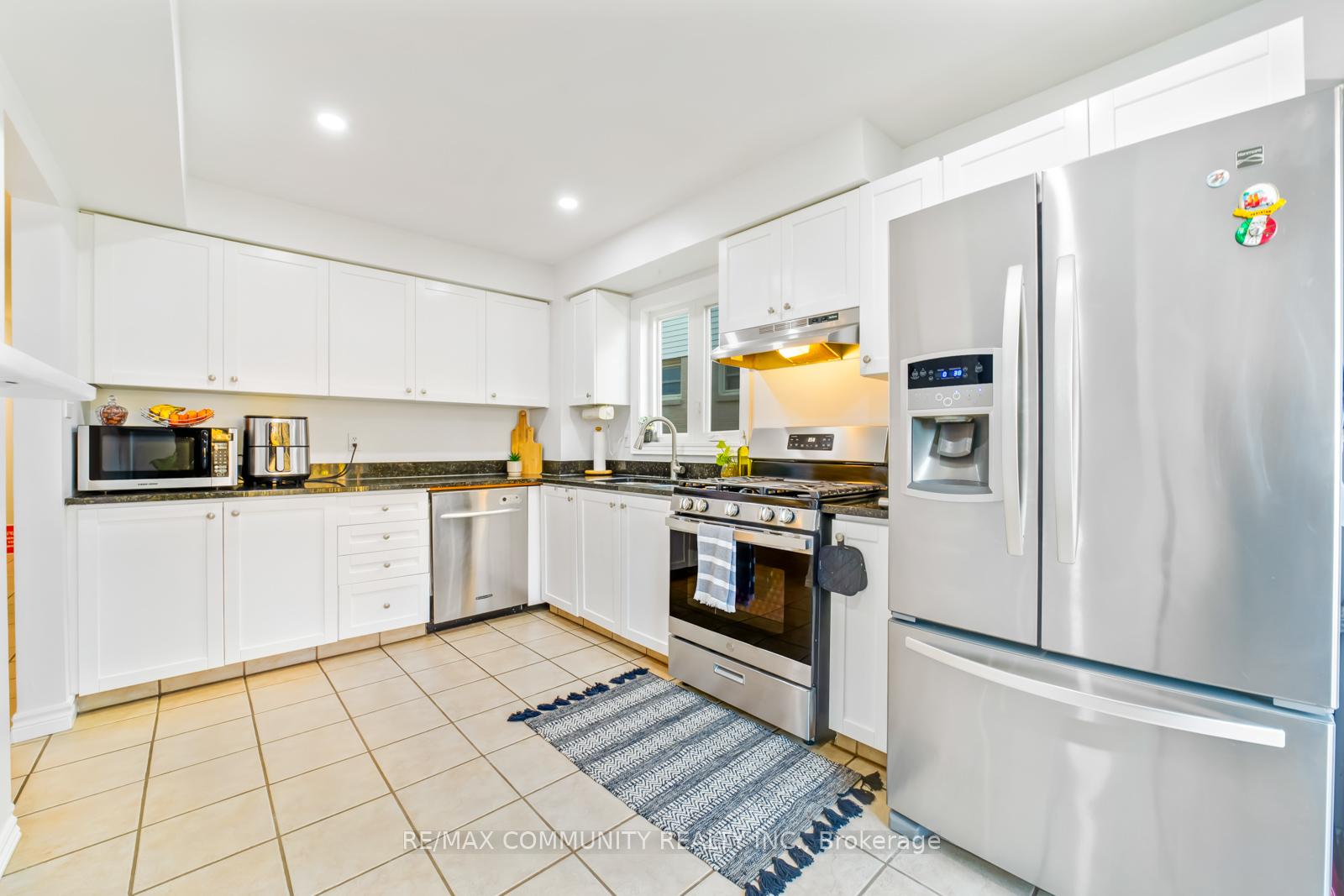 Photo 16 of 47 Cornwall Drive, Ajax, Central — HOMEH