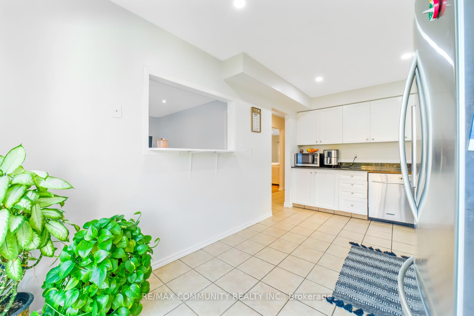 Photo 17 of 47 Cornwall Drive, Ajax, Central — HOMEH