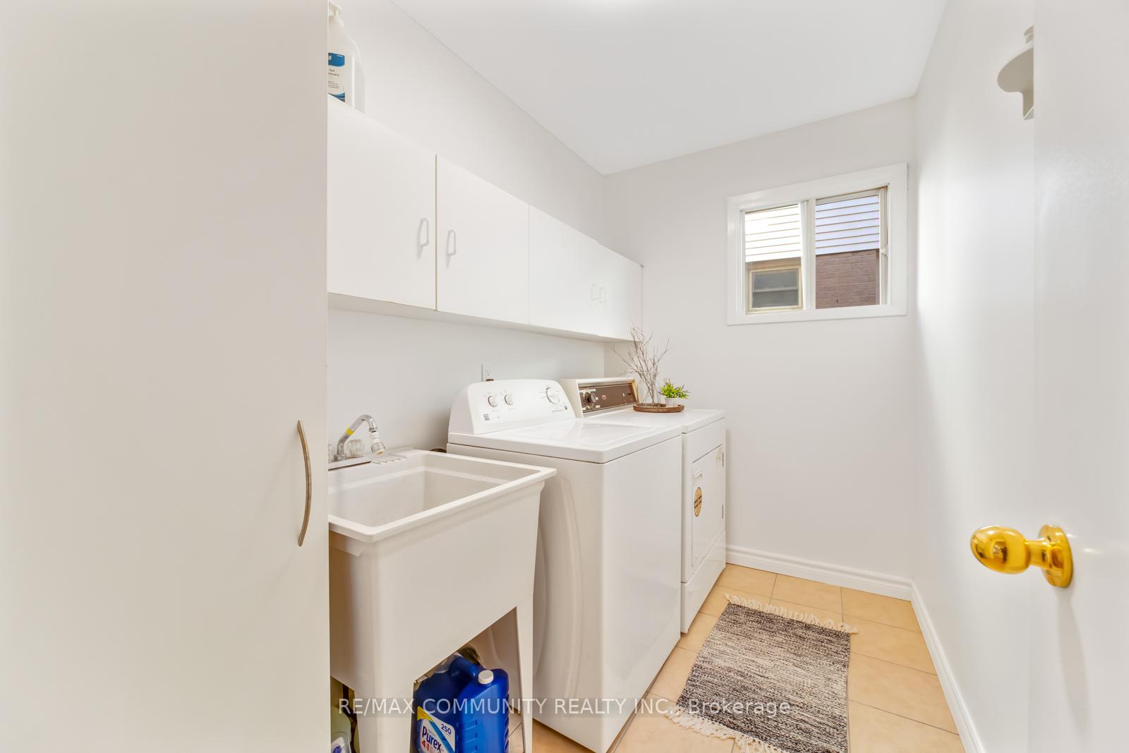 Photo 18 of 47 Cornwall Drive, Ajax, Central — HOMEH