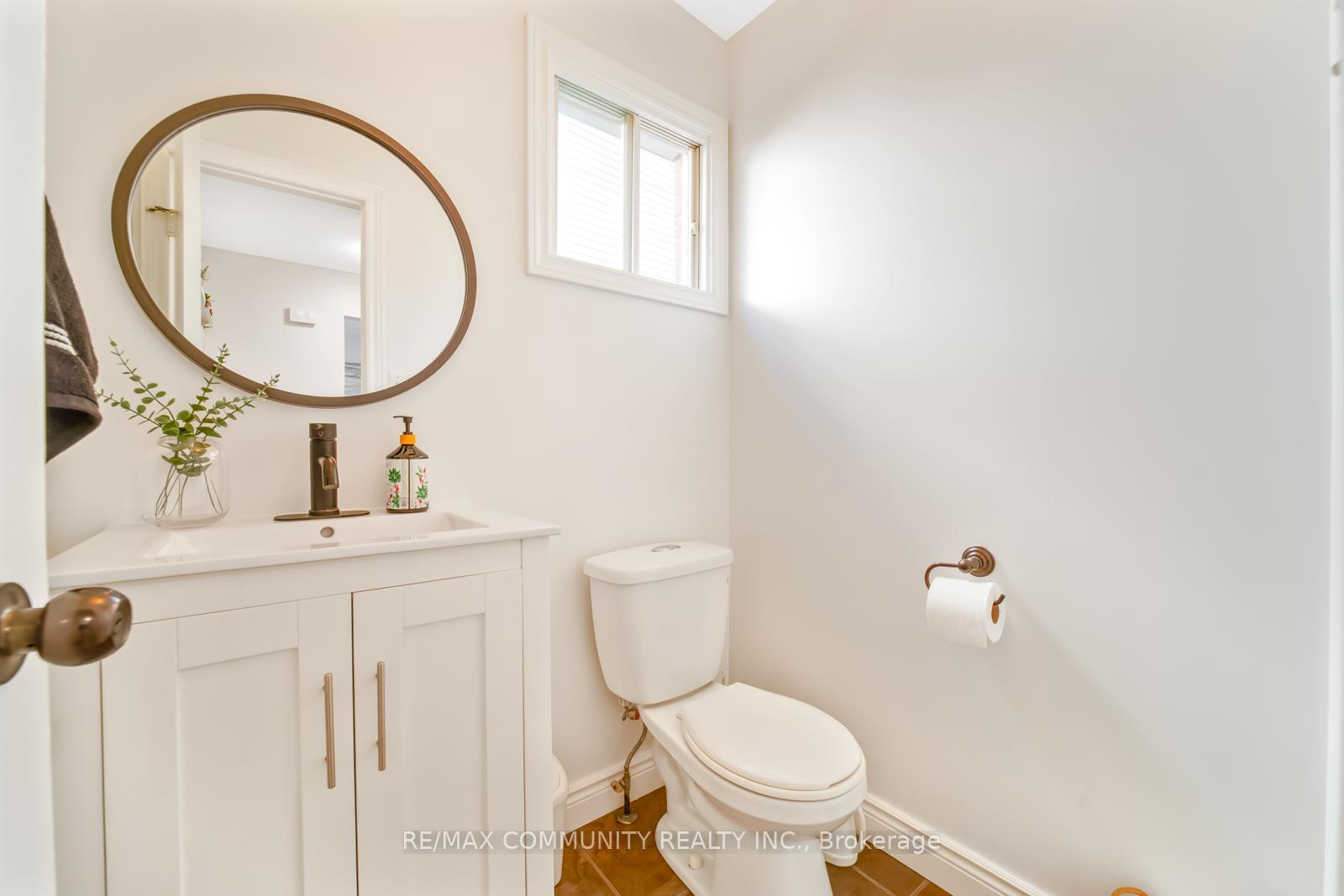 Photo 19 of 47 Cornwall Drive, Ajax, Central — HOMEH